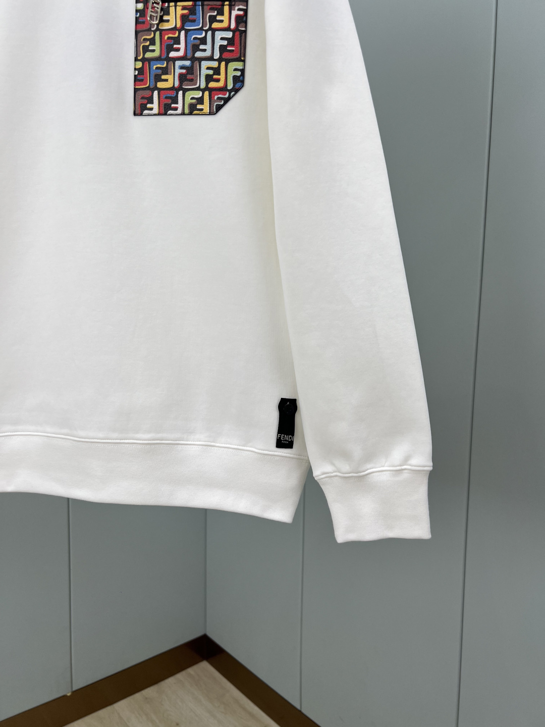 フェンディ 2026新作 高品質 スウェット スーパーコピー 高再現度 FFポケット 職人技術再現 丁寧な縫製 安心サイト_5