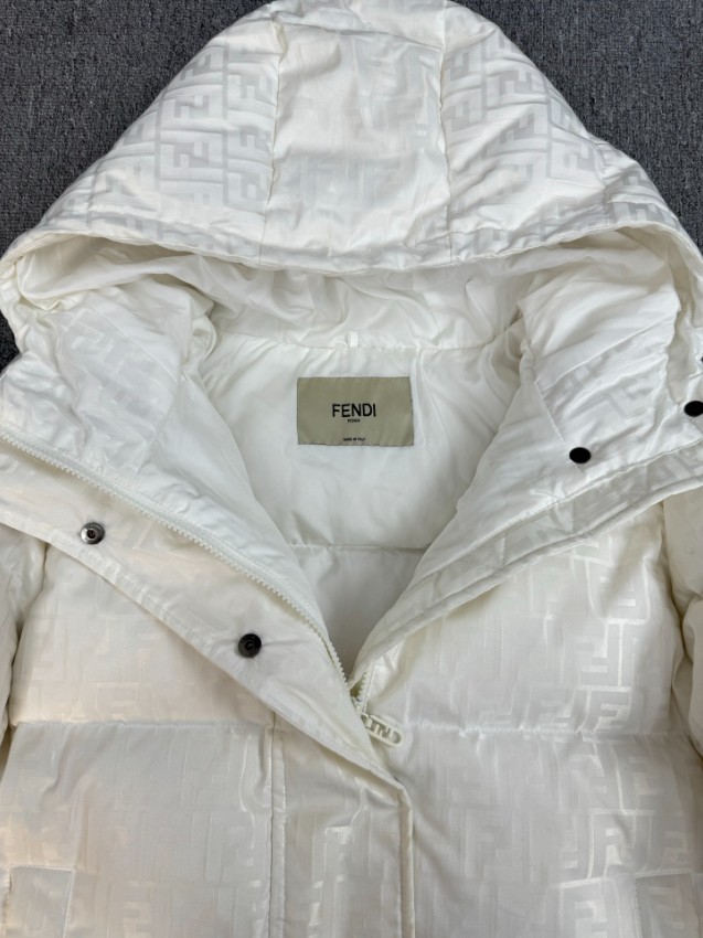 フェンディ 2026新作 高品質 フーデッドダウン n級 高再現度 FFエンボス 職人技術再現 快適な着心地 安心サイト_6