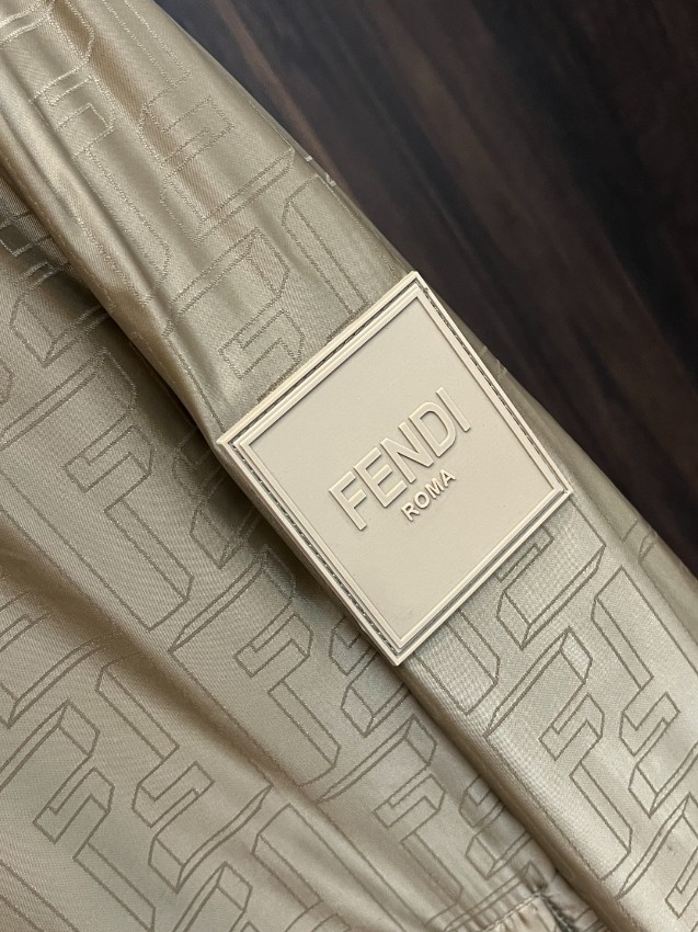 フェンディ 2026新作 ナイロンジャケット 偽物 バレない再現度 高再現度 高品質仕上げ 男女兼用 快適な着心地 高評価口コミ多数 安心サイト_8