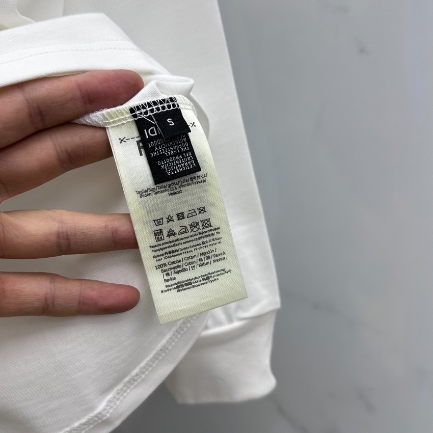 フェンディ 2026新作 ロングスリーブTシャツ ブランド コピー 高再現度 高品質仕上げ 男女兼用 快適な着心地 高評価口コミ多数 安心サイト_7