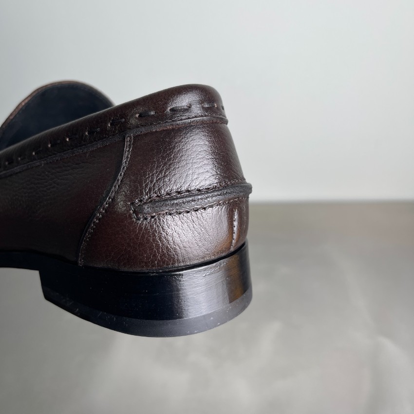 フェンディ n級 2026新作 定番レザーローファー 高品質 本革使用 高再現度 精密ディテール 丁寧な縫製 安心サイト 実店舗運営 高評価_5