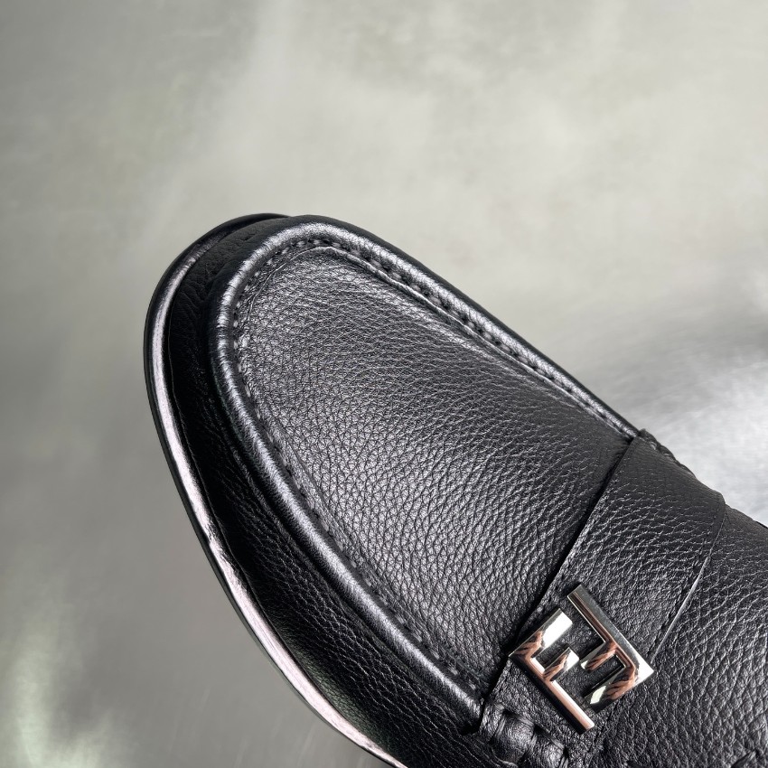 フェンディ 偽物 2026新作 定番レザーローファー 本革使用 高再現度 精密ディテール 高級感仕上げ 安心サイト 実店舗運営 選ばれる理由あり_3