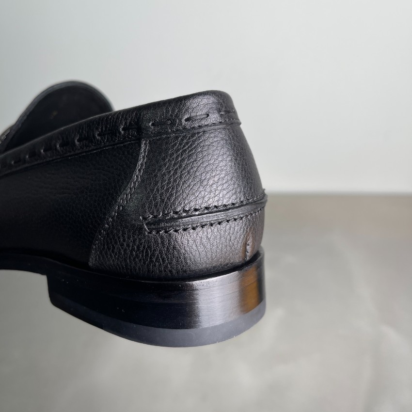 フェンディ 偽物 2026新作 定番レザーローファー 本革使用 高再現度 精密ディテール 高級感仕上げ 安心サイト 実店舗運営 選ばれる理由あり_5