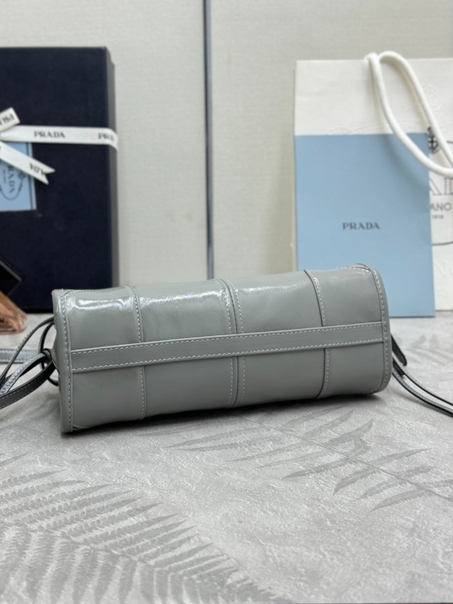 プラダ 高再現度 偽物 2026新作 定番ミニレザーハンドバッグ 高評価 口コミ多数 本革使用 精密ディテール 安心サイト_4