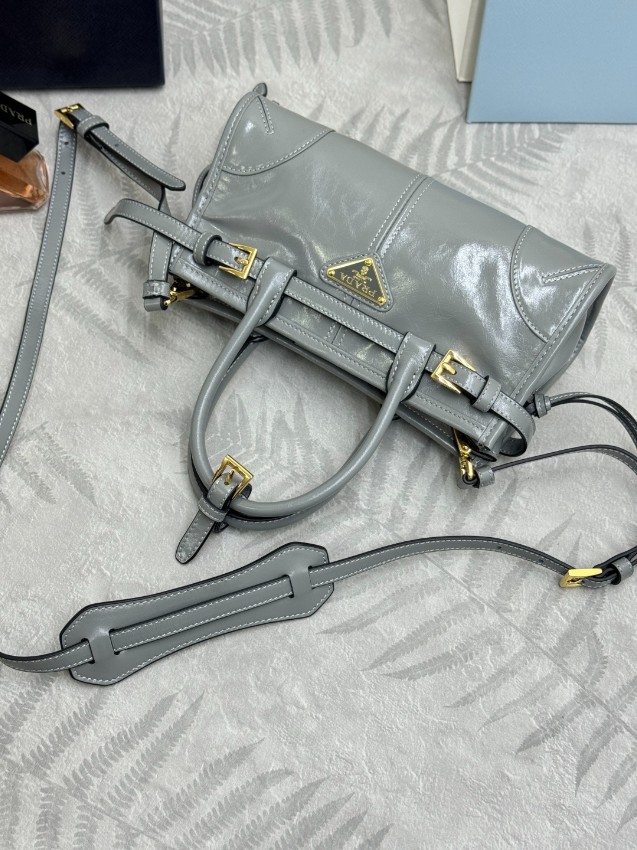 プラダ 高再現度 偽物 2026新作 定番ミニレザーハンドバッグ 高評価 口コミ多数 本革使用 精密ディテール 安心サイト_5