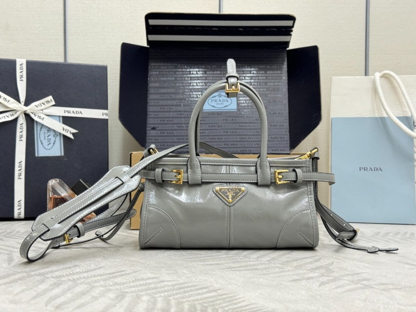 プラダ 高再現度 偽物 2026新作 定番ミニレザーハンドバッグ 高評価 口コミ多数 本革使用 精密ディテール 安心サイト_2