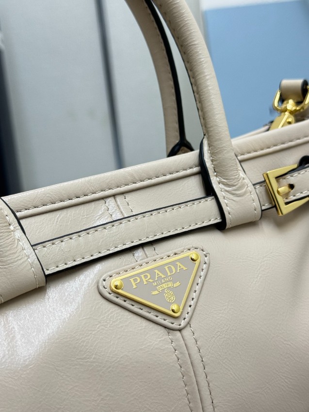 プラダ 高再現度 激安 2026新作 定番ミニレザーハンドバッグ 高評価 口コミ多数 本革使用 精密ディテール 安心サイト_6