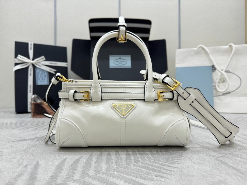 プラダ 高再現度 スーパーコピー 優良サイト 2026新作 定番ミニレザーハンドバッグ 高評価 本革使用 精密ディテール 安心サイト_1