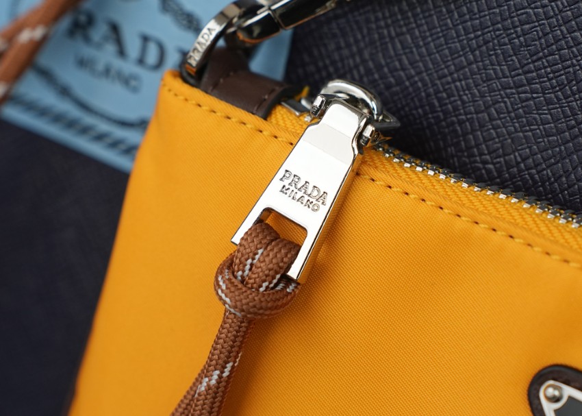 プラダ 高再現度 ブランド コピー 2026新作 定番ナイロンショルダーバッグ 高評価 精密ディテール 安心サイト_7