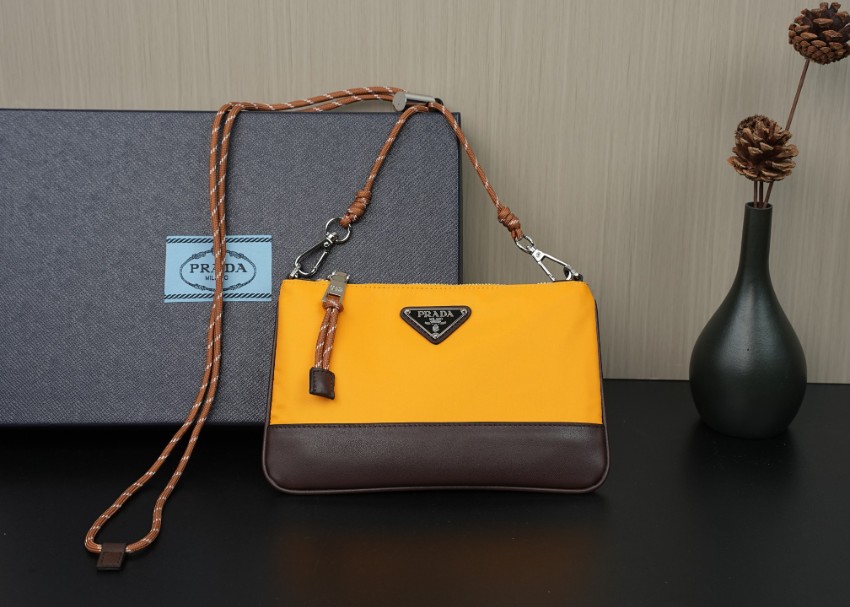 プラダ 高再現度 ブランド コピー 2026新作 定番ナイロンショルダーバッグ 高評価 精密ディテール 安心サイト_1