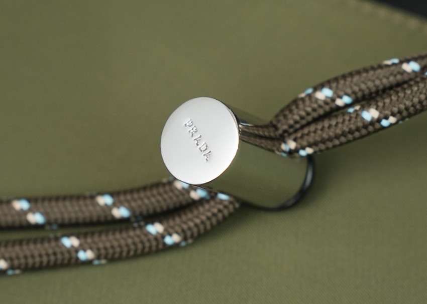 プラダ ナイロン ショルダーバッグ ブランド コピー 2026新作 高再現度 精密ディテール 本革使用 安心サイト 追跡可能_4