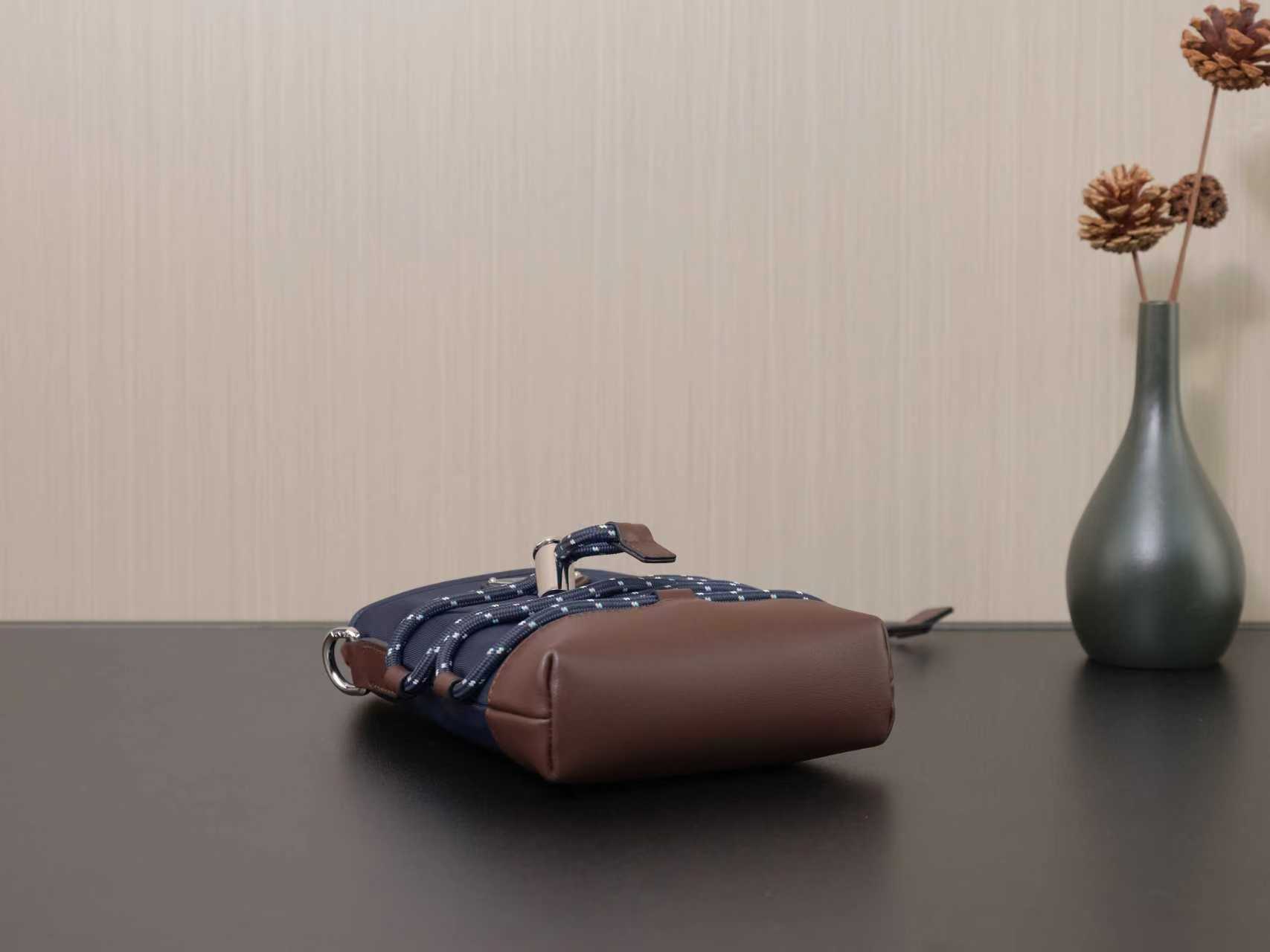 プラダ ナイロン ミニ ショルダーバッグ コピー 2026新作 高再現度 精密ディテール 本革使用 安心サイト 発送保証_4