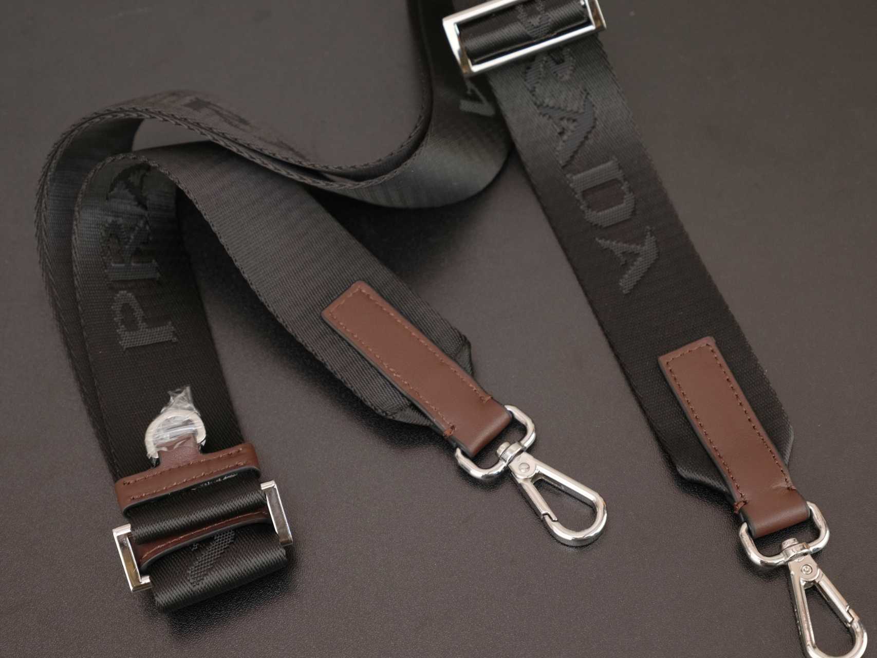 プラダ ナイロン ミニ ショルダーバッグ コピー 2026新作 高再現度 精密ディテール 本革使用 安心サイト 発送保証_7