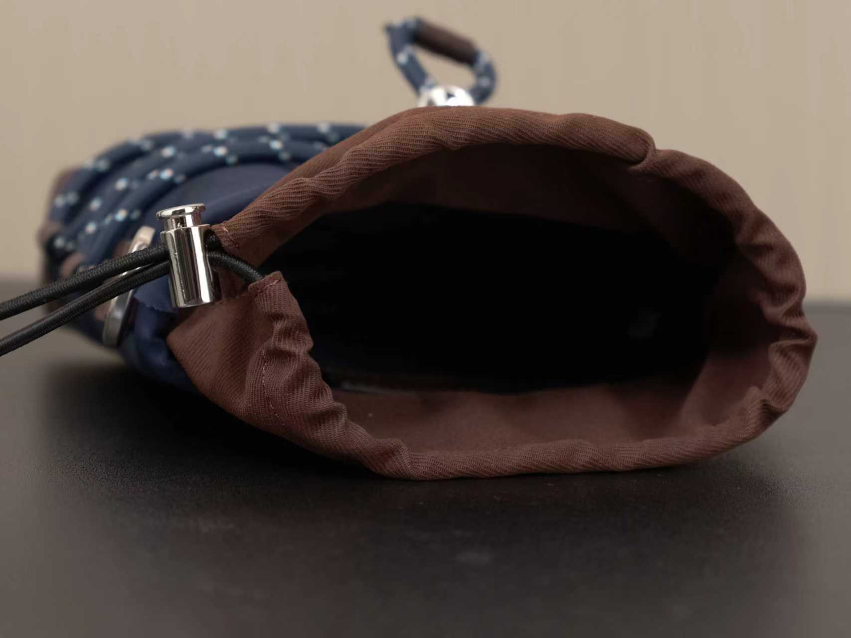 プラダ ナイロン ミニ ショルダーバッグ コピー 2026新作 高再現度 精密ディテール 本革使用 安心サイト 発送保証_5