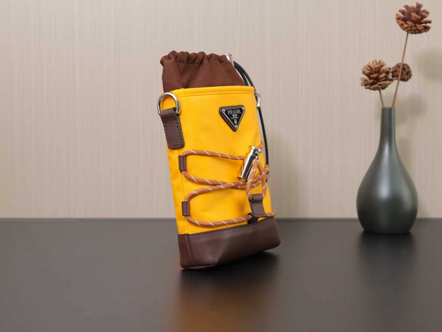 プラダ ナイロン ミニ バケットバッグ 激安屋口コミ 2026新作 高再現度 精密ディテール 本革使用 安心サイト 発送保証_2