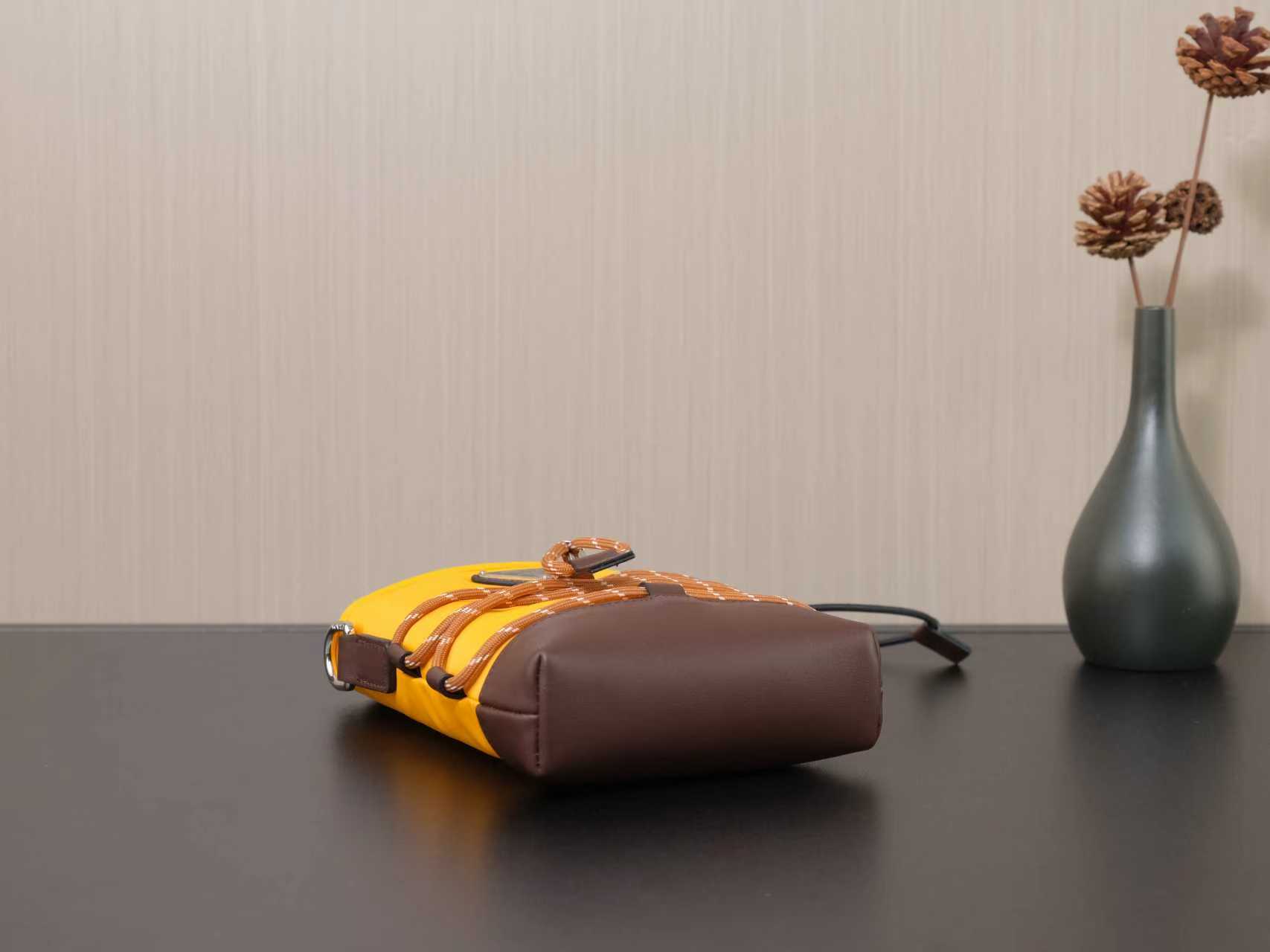 プラダ ナイロン ミニ バケットバッグ 激安屋口コミ 2026新作 高再現度 精密ディテール 本革使用 安心サイト 発送保証_4