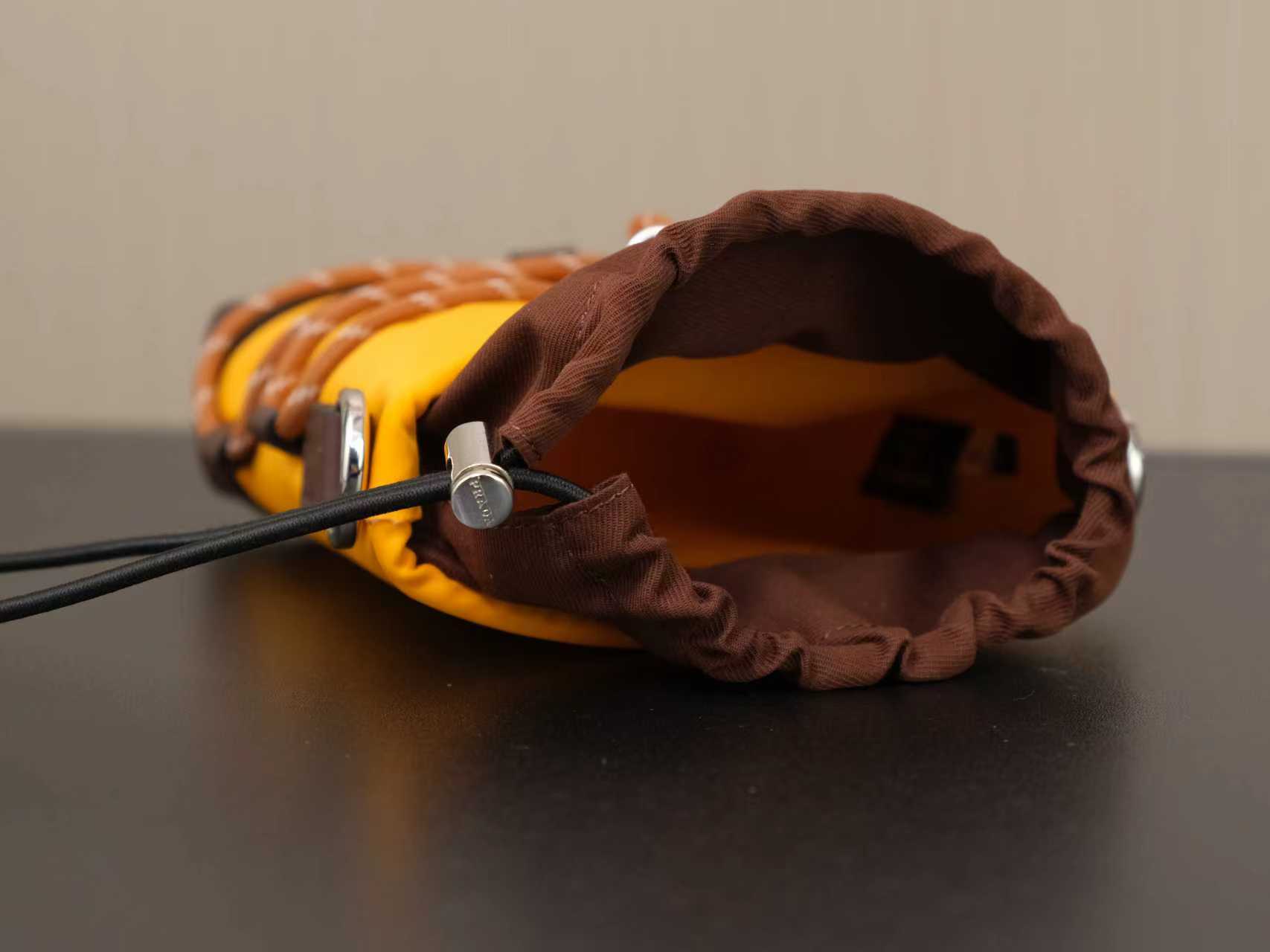 プラダ ナイロン ミニ バケットバッグ 激安屋口コミ 2026新作 高再現度 精密ディテール 本革使用 安心サイト 発送保証_5