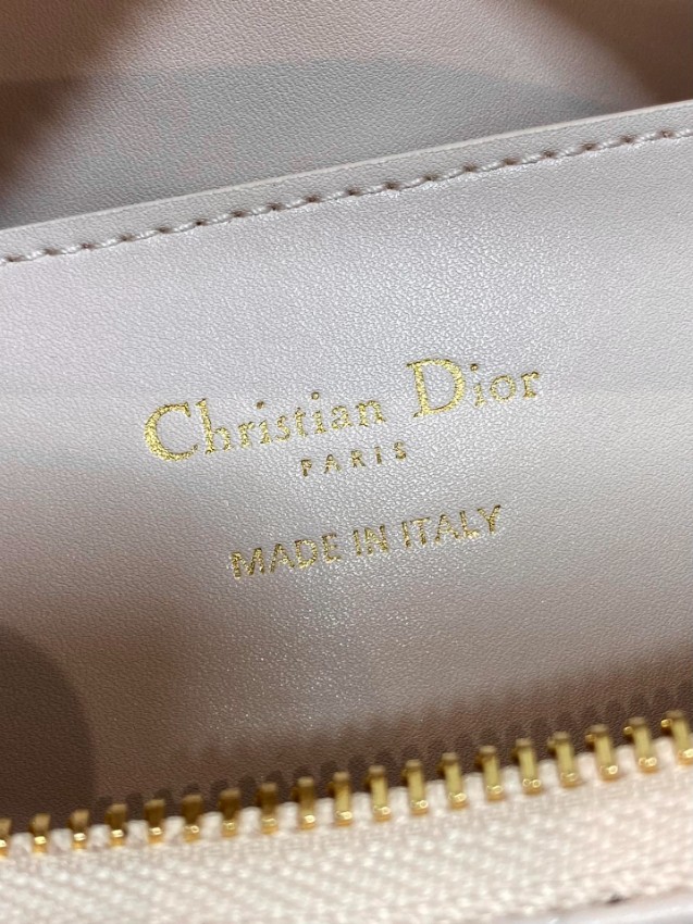 ディオール カナージュ ショルダーバッグ 2026新作 本革使用 高再現度 精密ディテール 丁寧な縫製 上質感 安心取引 発送保証 偽物_5