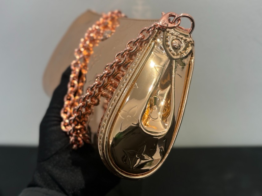 ルイ・ヴィトン 激安 ゴールドミラーモノグラム チェーンポーチ 2026新作 高再現度 高級感仕上げ 精密ディテール 安心サイト_6