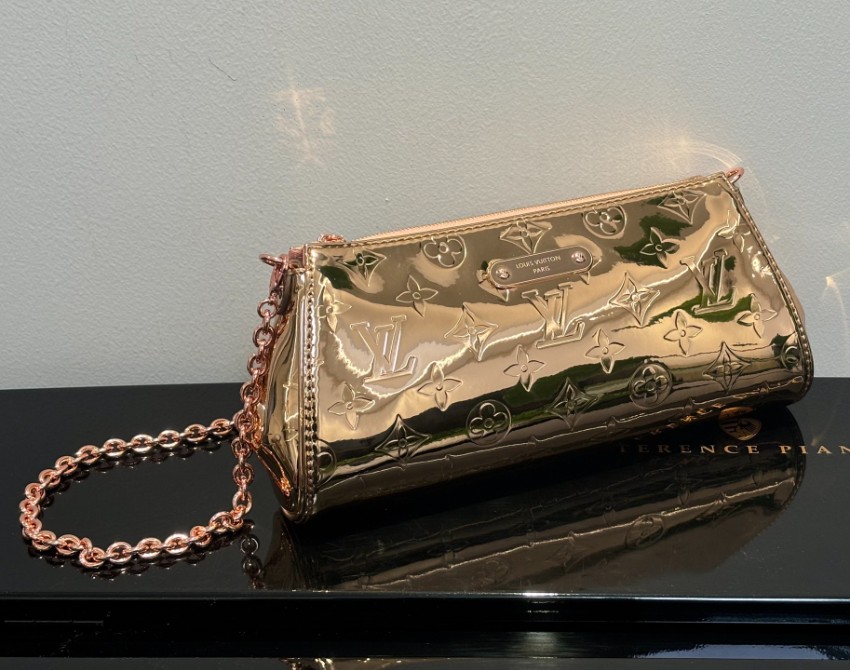 ルイ・ヴィトン 激安 ゴールドミラーモノグラム チェーンポーチ 2026新作 高再現度 高級感仕上げ 精密ディテール 安心サイト_1