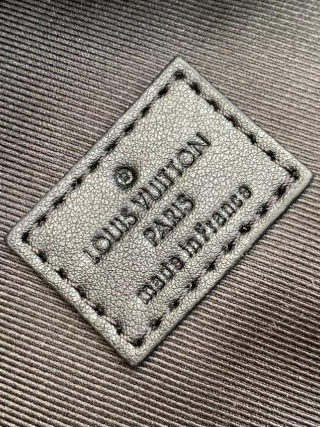 ルイ・ヴィトン 2026新作 定番モデル 高再現度 優良サイト ディスカバリー バックパック グラフィティ 高品質素材使用 精密ディテール 安心サイト 追跡可能_9