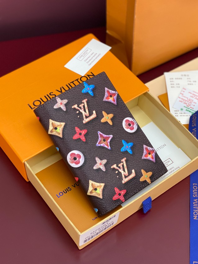 ルイ・ヴィトン 2026新作 定番配色 高再現度 ブランド コピー 安全通販 マルチカラー パスポートケース 正確な刻印 精密ディテール 高品質本革仕様_1