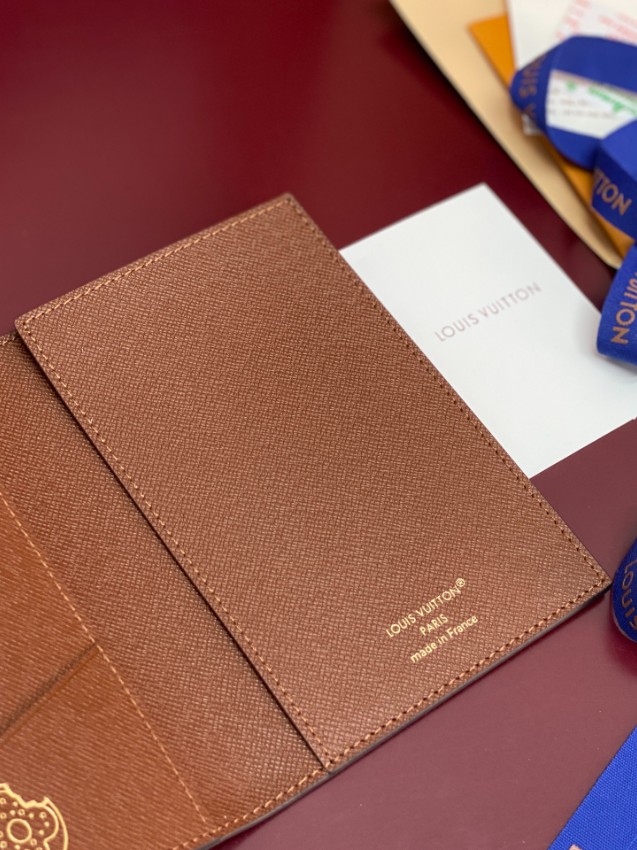 ルイ・ヴィトン 2026新作 定番配色 高再現度 ブランド コピー 安全通販 マルチカラー パスポートケース 正確な刻印 精密ディテール 高品質本革仕様_6