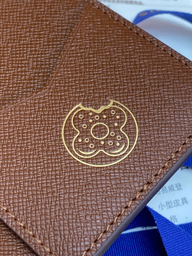 ルイ・ヴィトン 2026新作 定番配色 高再現度 スーパーコピー 優良サイト マルチカラー パスポートケース 正確な刻印 精密ディテール 高品質本革使用_9