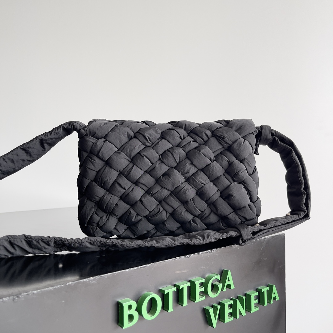 ボッテガ・ヴェネタ 2026新作 定番パデッドショルダーバッグ スーパーコピー 優良サイト 高再現度 精密ディテール 高評価 安心サイト 数量限定入荷_2