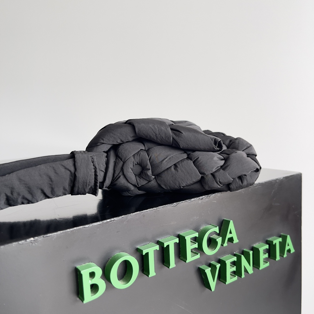 ボッテガ・ヴェネタ 2026新作 定番パデッドショルダーバッグ スーパーコピー 優良サイト 高再現度 精密ディテール 高評価 安心サイト 数量限定入荷_5