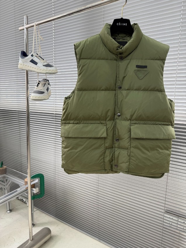 プラダ コピー 高再現度ダウンベスト 高級感仕上げ 冬の定番 防寒力優秀 シンプルデザイン 上質感モデル_3