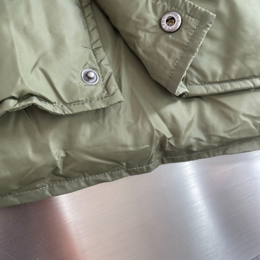 プラダ コピー 高再現度ダウンベスト 高級感仕上げ 冬の定番 防寒力優秀 シンプルデザイン 上質感モデル_6