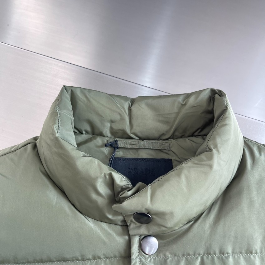 プラダ コピー 高再現度ダウンベスト 高級感仕上げ 冬の定番 防寒力優秀 シンプルデザイン 上質感モデル_4