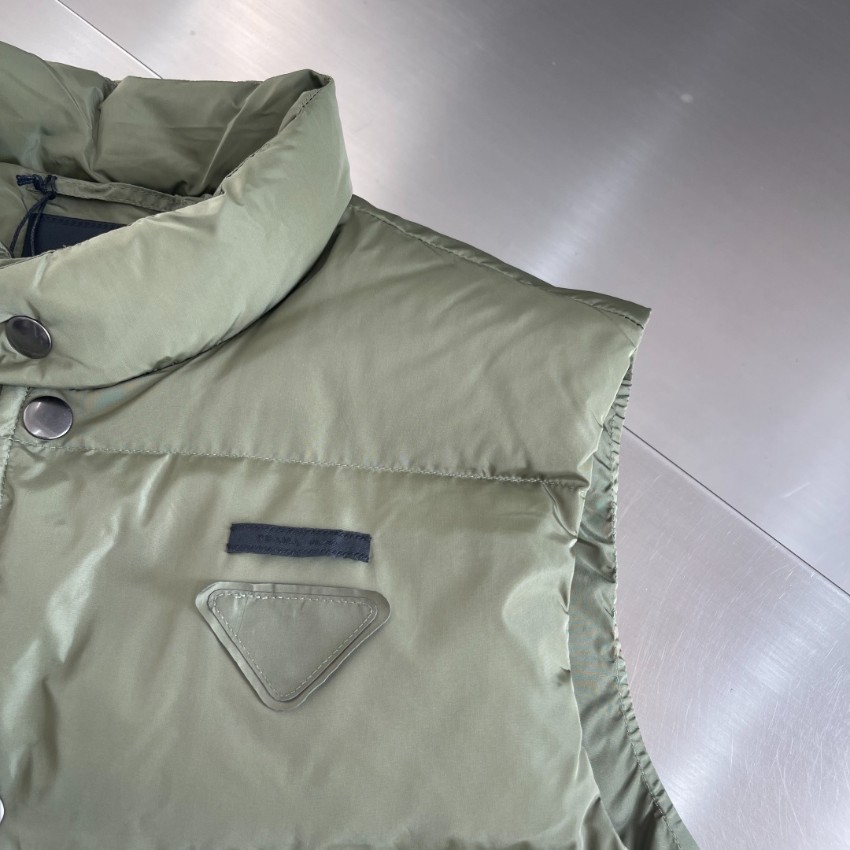 プラダ コピー 高再現度ダウンベスト 高級感仕上げ 冬の定番 防寒力優秀 シンプルデザイン 上質感モデル_5