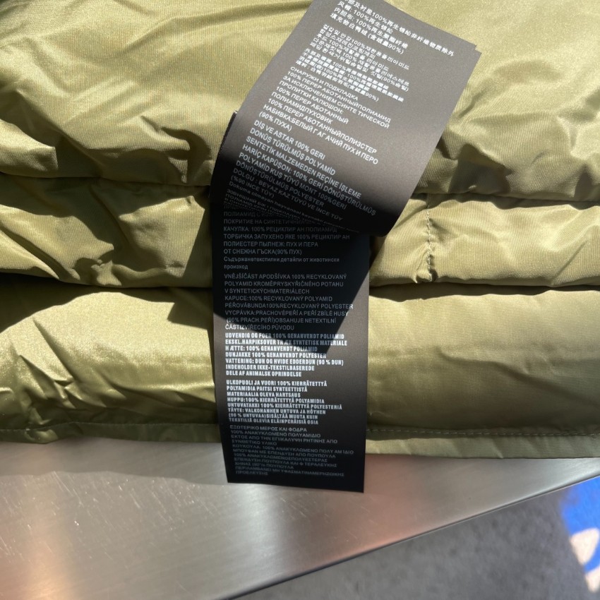 プラダ コピー 高再現度ダウンベスト 高級感仕上げ 冬の定番 防寒力優秀 シンプルデザイン 上質感モデル_8