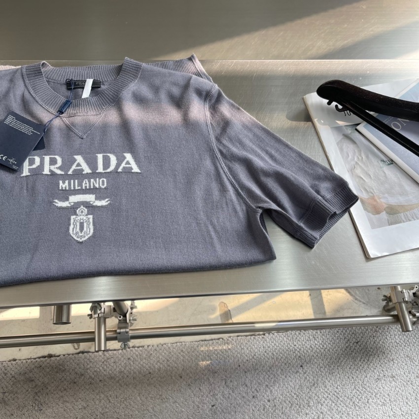 プラダ 激安 半袖ニット 高再現度モデル 肌触り良好 夏服にも快適 シンプルデザイン 上質感漂う 定番人気_3