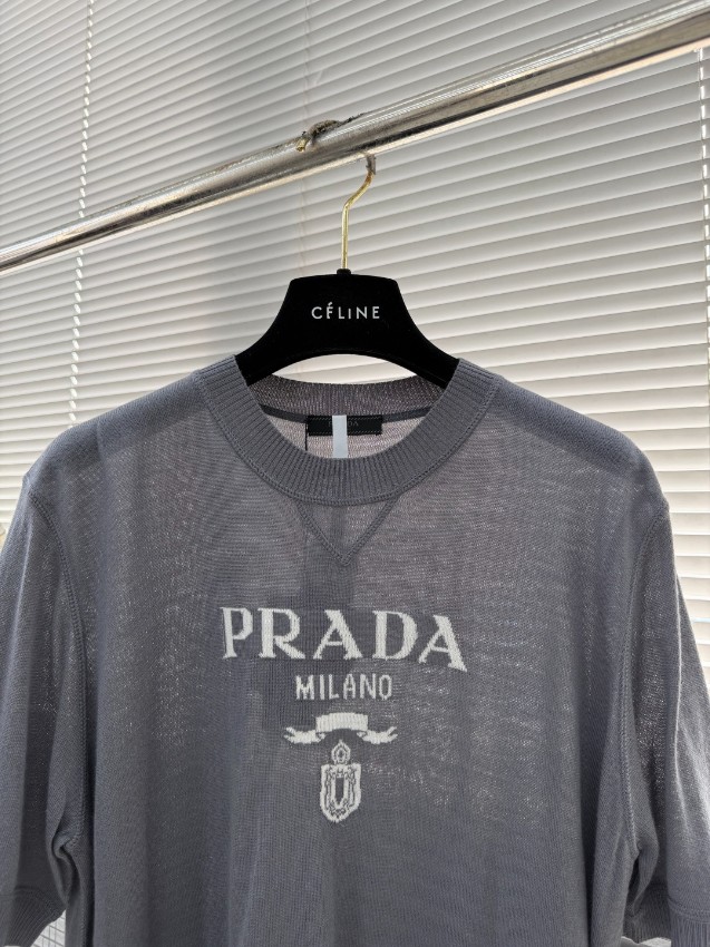 プラダ 激安 半袖ニット 高再現度モデル 肌触り良好 夏服にも快適 シンプルデザイン 上質感漂う 定番人気_4
