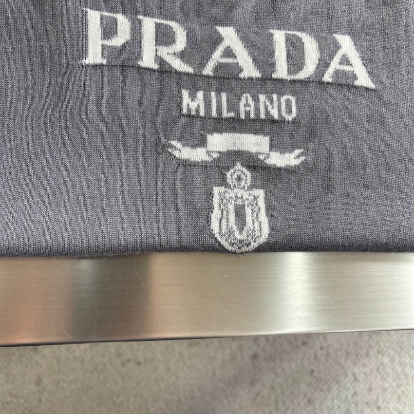 プラダ 激安 半袖ニット 高再現度モデル 肌触り良好 夏服にも快適 シンプルデザイン 上質感漂う 定番人気_6