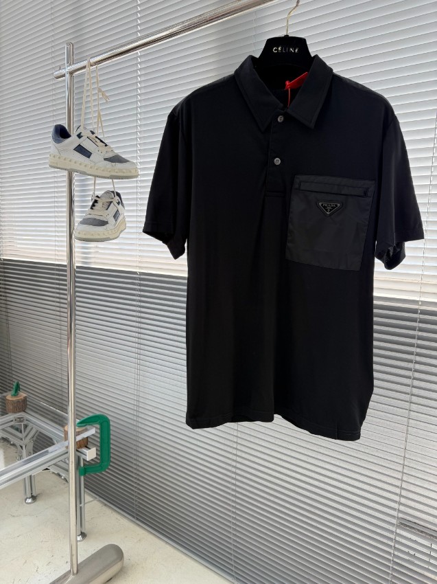 プラダ ナイロンポケット ポロシャツ スーパーコピー 2026新作 通気 快適な着心地 高評価 安心サイト 実店舗運営 発送保証 精密ディテール_1