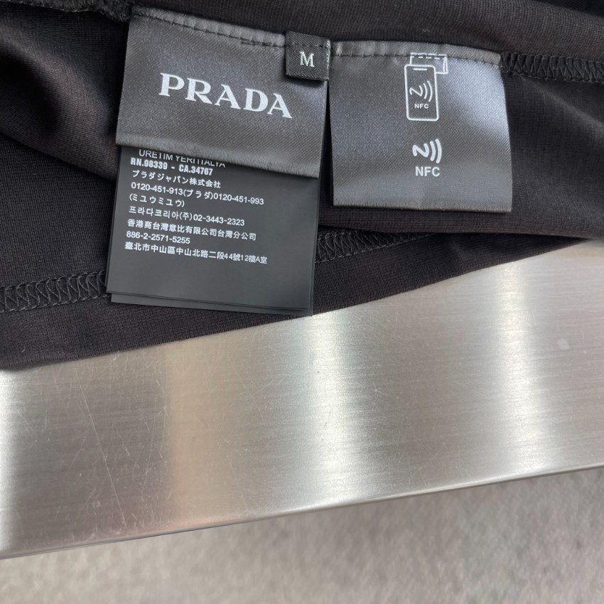 プラダ ナイロンポケット ポロシャツ スーパーコピー 2026新作 通気 快適な着心地 高評価 安心サイト 実店舗運営 発送保証 精密ディテール_8