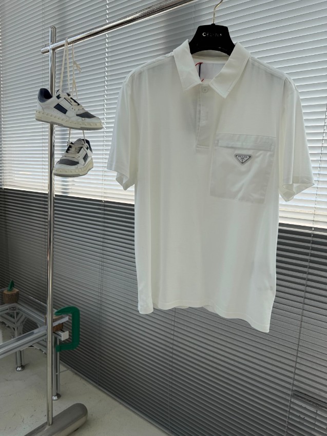 プラダ ナイロンポケット ポロシャツ コピー 2026新作 通気 快適な着心地 高評価 安心サイト 実店舗運営 発送保証 精密ディテール_1