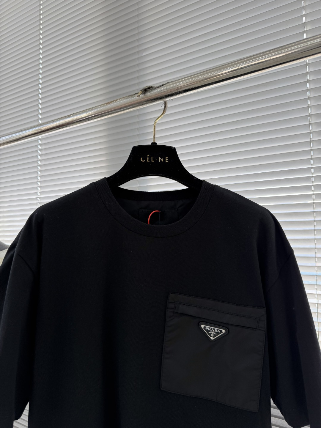 プラダ ナイロンポケット Tシャツ 偽物 2026新作 通気 男女兼用 高品質 安心サイト 実店舗運営 発送保証 精密ディテール_3