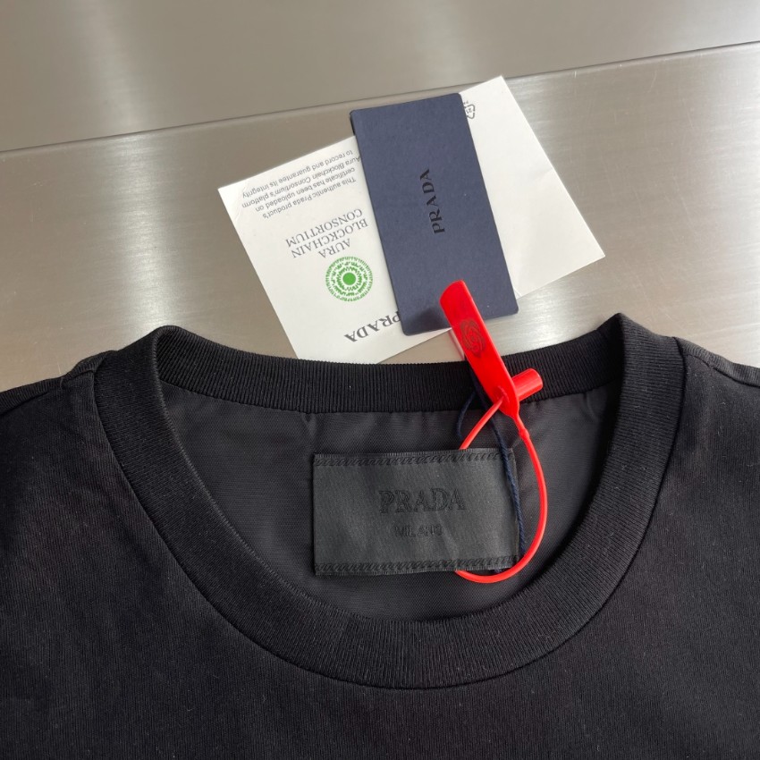 プラダ ナイロンポケット Tシャツ 偽物 2026新作 通気 男女兼用 高品質 安心サイト 実店舗運営 発送保証 精密ディテール_4