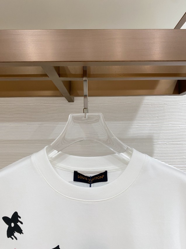 ルイ・ヴィトン Tシャツ n級 2026新作 高再現度 通気 快適な着心地 シンプルデザイン 上質感 丁寧な縫製 高品質 レビュー高リピ率_3