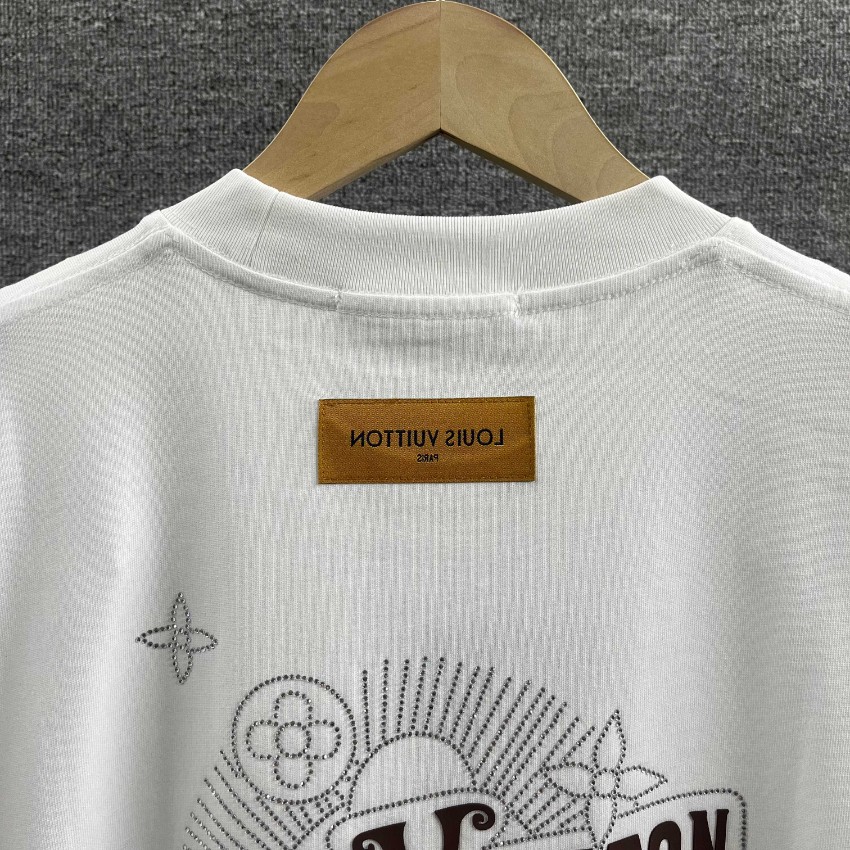 ルイヴィトン 2026新作 半袖Tシャツ コピー 高級レベル仕様 精密ディテール再現 品質管理徹底 安心の日本倉庫 通気 快適な着心地 男女兼用_5