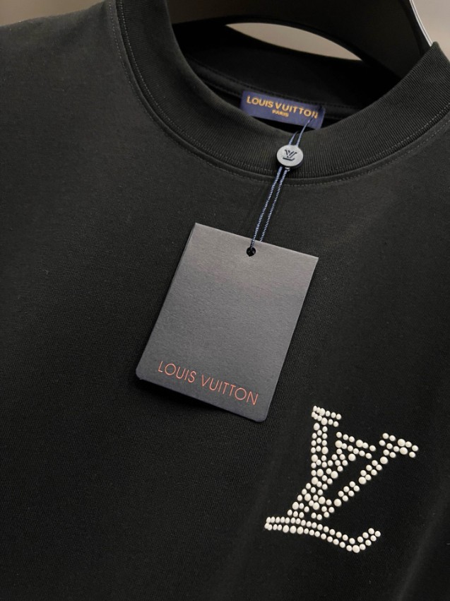 ルイヴィトン 2026新作 半袖Tシャツ n級 高再現度 圧倒的な再現度 精密ディテール 品質管理徹底 安心の日本倉庫 通気 快適な着心地 男女兼用_5