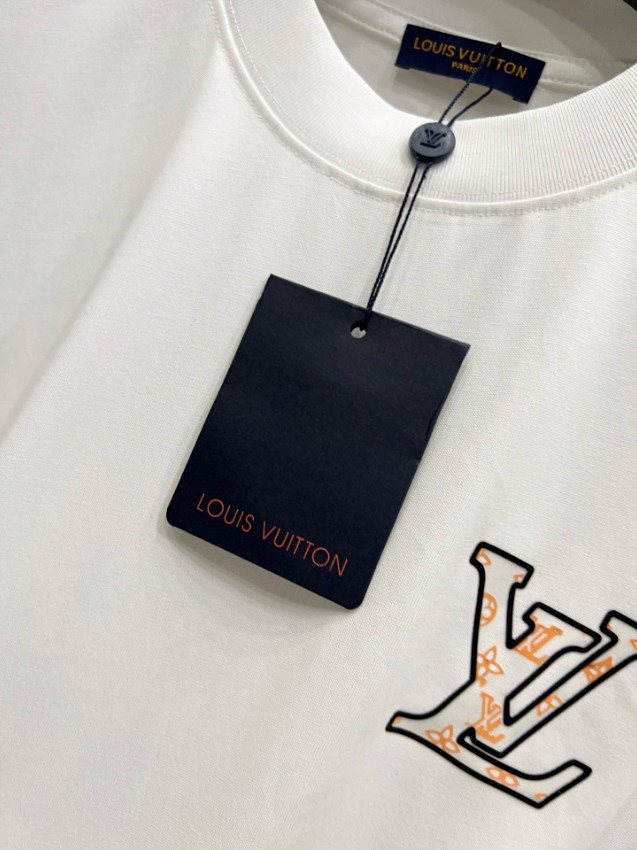 ルイヴィトン 2026新作 半袖Tシャツ 偽物 バレない再現度 高再現度 職人技術再現 品質管理徹底 安心の日本倉庫 通気 快適な着心地 男女兼用_5
