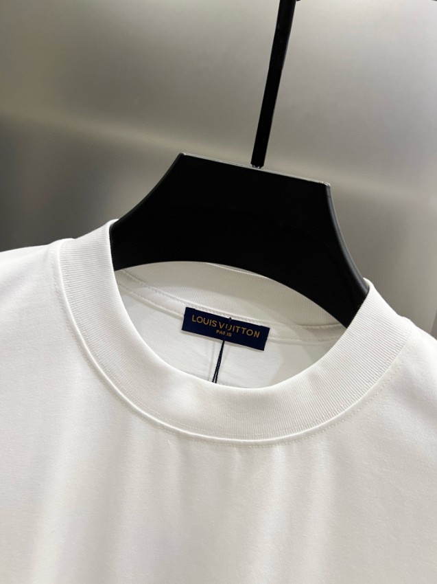 ルイヴィトン 2026新作 半袖Tシャツ 偽物 バレない再現度 高再現度 職人技術再現 品質管理徹底 安心の日本倉庫 通気 快適な着心地 男女兼用_4