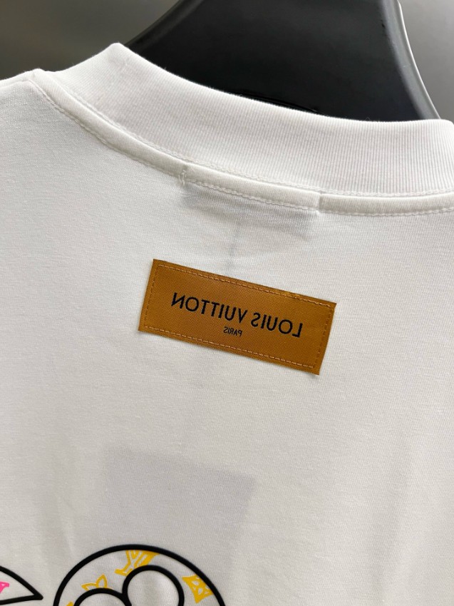 ルイヴィトン 2026新作 半袖Tシャツ 偽物 バレない再現度 高再現度 職人技術再現 品質管理徹底 安心の日本倉庫 通気 快適な着心地 男女兼用_9