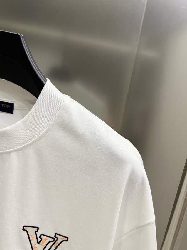 ルイヴィトン 2026新作 半袖Tシャツ 偽物 バレない再現度 高再現度 職人技術再現 品質管理徹底 安心の日本倉庫 通気 快適な着心地 男女兼用_7